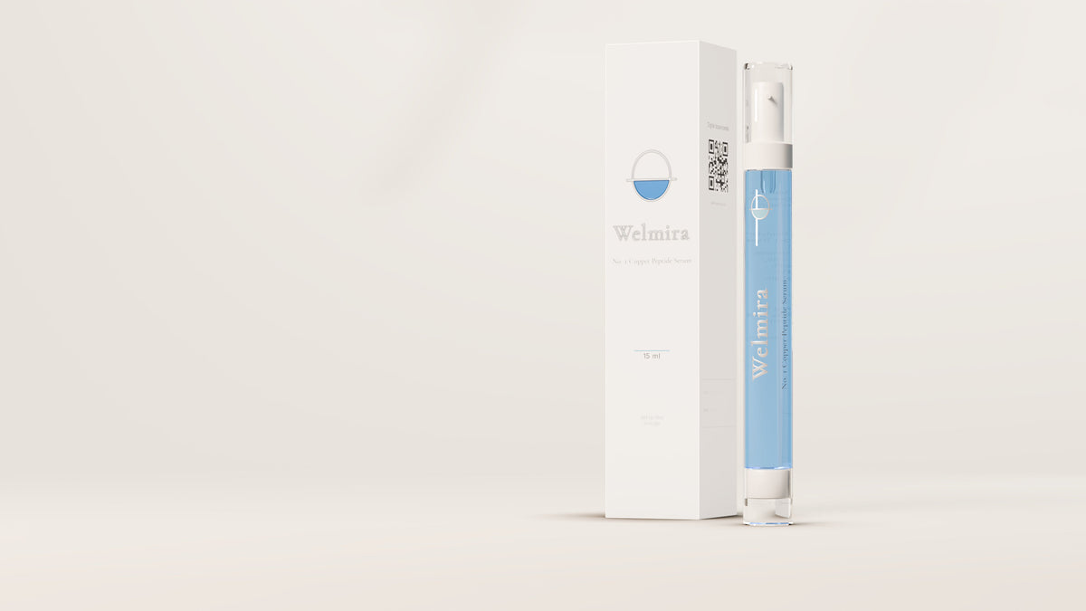 Welmira-flaskan med blått serum bredvid sin kartong